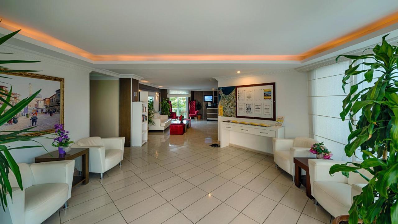 Risus Hotel Side Exterior foto