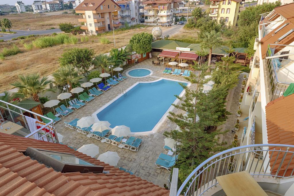 Risus Hotel Side Exterior foto